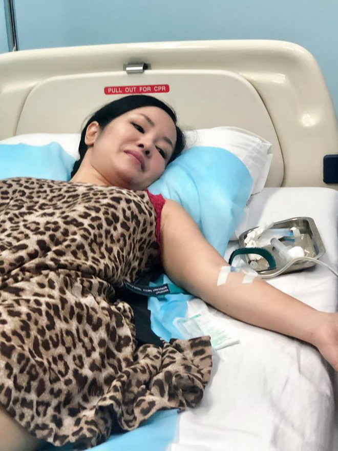 Sức khỏe đã tốt hơn nhưng bà mẹ hai con hiện sụt 3kg. Nữ ca sĩ chia sẻ: "Đối với tôi, thế là giảm quá mức rồi".