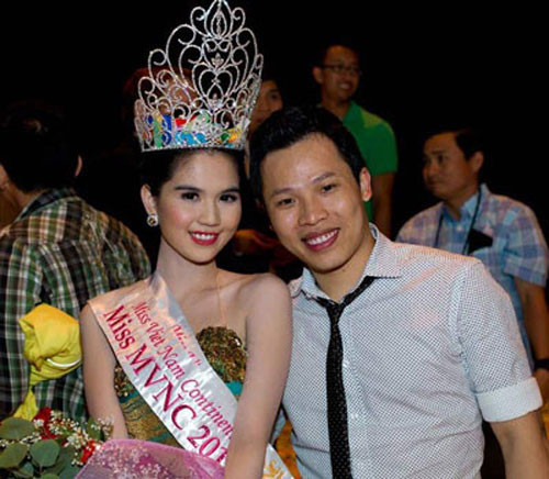 Từ cô nhân viên phục vụ quán bi-a, Ngọc Trinh đã một bước trở thành một trong những mỹ nhân nổi tiếng nhất nhì showbiz Việt. Nhắc tới sự nổi tiếng của cô gái quê gốc Trà Vinh, không thể không nhắc tới người đàn ông quyền lực Vũ Khắc Tiệp.