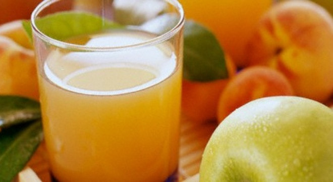 Nước ép trái cây. Có rất nhiều bé thích uống nước hoa quả. Điều này là một bổ sung khá tốt cho bữa sáng của con, miễn là mẹ cho trẻ uống nước hoa quả 100% nguyên chất và không cho thêm đường. Chú ý cho trẻ uống nước trái cây ấm vào mùa đông và súc miệng ngay sau khi uống xong để tránh cho trẻ bị sâu răng.