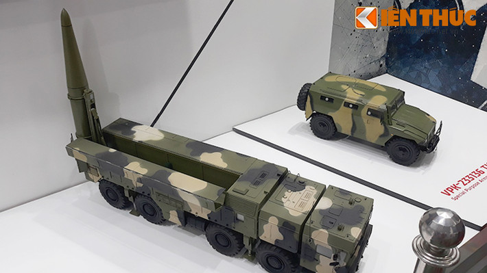 Iskander có 2 phiên bản, loại chuyên dùng cho xuất khẩu là Iskander-E, loại trang bị cho quân đội Nga là Iskander-M. Phiên bản xuất khẩu Iskander-E có tầm bắn tối đa 280 km, tối thiểu 50 km và mang đầu đạn 480 kg.