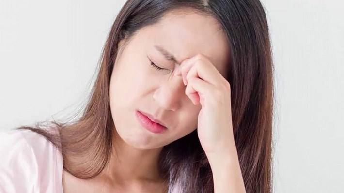 5. Tăng cường tuần hoàn não Tương tự, động tác cũng giúp cải thiện lưu thông máu não. Vì vậy những ai làm việc trong thời gian dài, công việc căng thẳng, có thể nghỉ ngơi kết hợp động tác này. Nó giúp giảm nguy cơ đau đầu, chóng mặt, cải thiện tinh thần và khả năng tập trung,