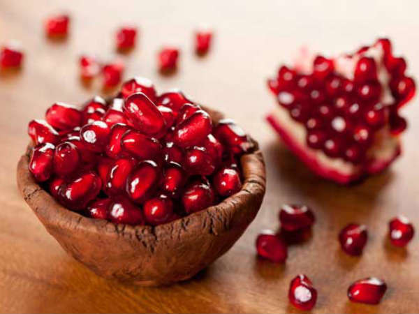 8. Lựu: Các chất chống oxy như anthocyanins, tannins, polyphenols và flavonoids có trong lựu giúp giảm mỡ hiệu quả. Một nghiên cứu còn chỉ ra rằng khả năng chống oxy hóa của lựu còn mạnh hơn cả rượu vang đỏ và trà xanh. Không những thế, chiết xuất quả lựu cũng giúp hạ huyết áp. Bạn nên ăn một chén lựu cách ngày để đạt kết quả giảm cân như mong đợi.