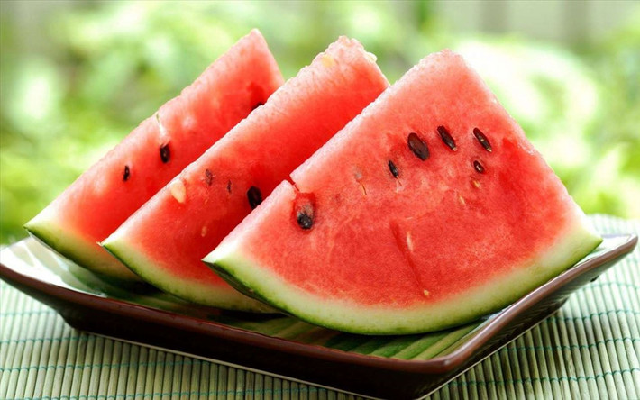 Dưa hấu chứa nhiều fructose. Nhiều người không thể hấp thu fructose và đây là nguyên nhân vì sao dưa hấu có thể dẫn đến chướng bụng. Ảnh: laodong.
