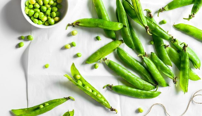 Các loại đậu như đậu Hà Lan hay đậu nành đều giàu chất xơ và protein rất tốt cho sức khỏe, nhưng cũng chính vì thế mà chúng lại khó tiêu hóa. Ảnh: healthplus.