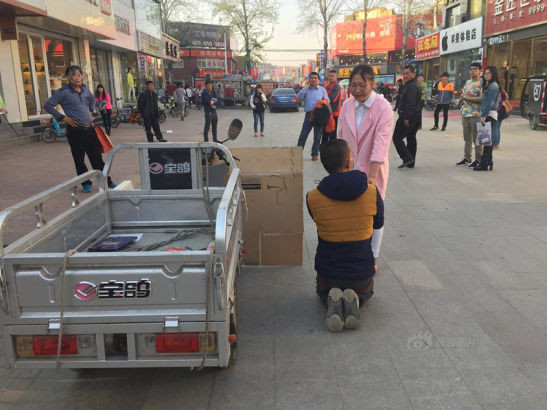 Viên Viên cho biết, bạn trai của cô đã bị ung thư tủy xương và phải trì hoãn việc phẫu thuật. Được biết chi phí ca phẫu thuật này rất lớn, lên tới 675 triệu đồng. Nếu việc chữa trị lại trì hoãn nữa thì tủy xương hiến tặng sẽ không còn.