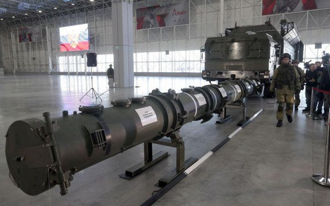 Sau 2 thập niên tham gia, vừa qua Mỹ đã rút khỏi Hiệp ước INF vào tháng 8/2019, với lý do Nga vi phạm thỏa thuận, khi phát triển loại tên lửa đạn đạo 9M279 của hệ thống Iskander; mặc dù Nga phủ nhận rằng tên lửa 9M279 không hề vi phạm các quy định về cự ly.