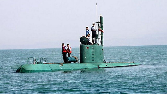 Kinh nghiệm tự phát triển tàu ngầm thành công hơn có lẽ là Iran, cũng rơi vào hoàn cảnh tương tự như Đài Loan, Iran cũng bắt đầu với một mẫu thử nghiệm nhỏ, đích đến có thể lâu hơn, nhưng cũng chứa đựng ít rủi ro hơn trong quá trình phát triển; đầu tiên Iran phát triển các loại tàu ngầm 10 tấn, 600 tấn và năm 2019, Iran đã hạ thủy tàu ngầm 2.000 tấn, tương đương tàu ngầm lớp Kilo của Nga.