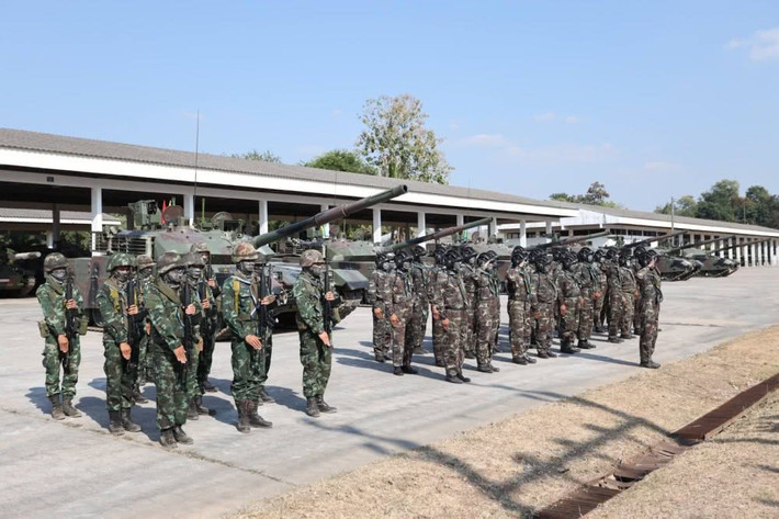 Sau đó Quân đội Thái Lan quyết định lựa chọn xe tăng chiến đấu chủ lực VT-4 của Trung Quốc để thay thế. Bangkok đã ký hợp đồng mua 40 chiếc lực VT-4; trong tương lai, nhiều khả năng Lục quân Thái Lan sẽ nâng tổng số xe tăng VT-4 mà nước này sở hữu lên tối đa 150 chiếc.