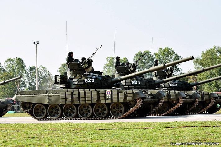 Không thể phủ nhận, T-72B1MS và T-90S/SK chính là hai mẫu xe tăng chiến đấu chủ lực hiện đại và mạnh mẽ nhất bán đảo Đông Dương cũng như TOP trong khu vực. Vậy trong hai loại xe tăng này, loại nào mạnh mẽ hơn ?