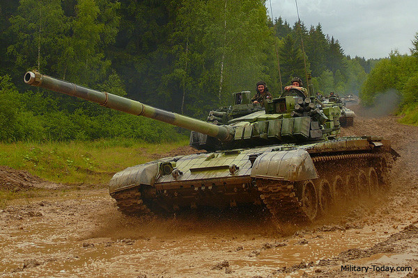 Vào năm 2011, Bộ Quốc phòng Nga đã tuyên bố chấm dứt việc mua xe tăng T-90 do Uralvagonzavod sản xuất. Theo Bộ Quốc phòng Nga, họ sẽ tốn ít chi phí hơn nhiều để nâng cấp xe tăng T-72 lên phiên bản tương đương T-90. Ảnh: Phiên bản nâng cấp T-72M3 có tính năng không kém gì T-90.