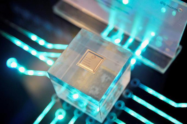Tại sao Trung Quốc có thể tự chủ về chip giành cho thiết bị quân sự của họ; câu trả lời trước hết là trong những năm qua, với việc đầu tư lớn cho quốc phòng, nên ngành sản xuất chip quân sự của Trung Quốc cũng được đầu tư lớn, do vậy họ đã thu được nhiều thành tựu; tiếp đến là chip quân sự rất khác với chip thương mại.