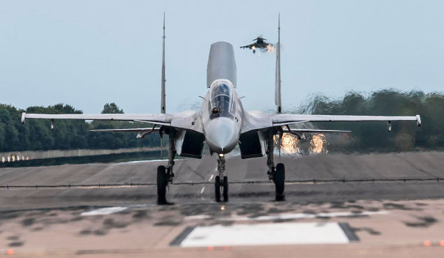 Chiến đấu cơ Su-30MKI của Không quân Ấn Độ đã kết thúc đợt huấn luyện không chiến với các chiến đấu Typhoon FGR4 tại Anh kéo dài từ ngày 20/7-30/7/2015.
