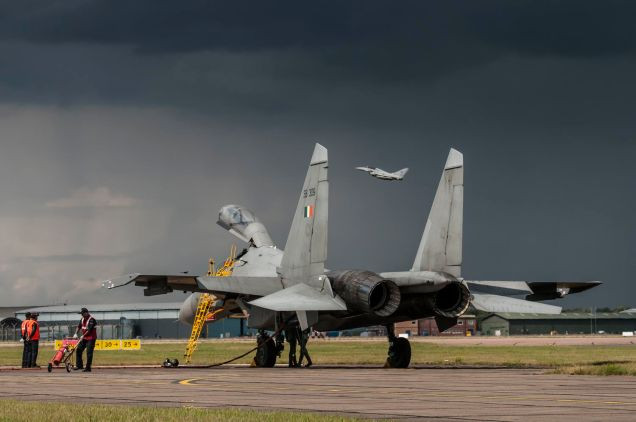 Không quân Ấn Độ cho biết, nhờ lợi thế động cơ lực đẩy vector mà Su-30MKI có khả năng cơ động nhanh hơn và dễ dàng đưa Typhoon FGR4 của Anh vào tầm ngắm.