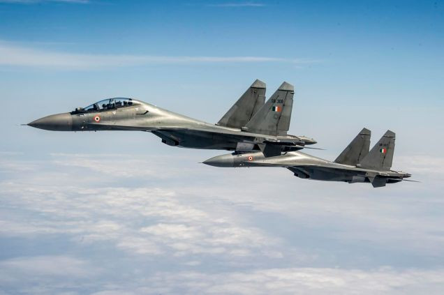Đặc biệt một chiếc Su-30MKI của Ấn Độ có khả năng tiêu diệt đồng thời cùng lúc cả 2 chiếc Typhoon.