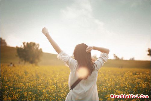 2, Trước mặt người khác cảm thấy nhút nhát Khi đứng trước mặt một người khác giới bạn bỗng trở nên nhút nhát, vẻ tự tin hàng ngày biến mất. Thay vào đó là dáng vẻ nhút nhát không biết xử lý thế nào trước mặt họ. nhất là bạn không biết làm thế nào để xử lý trước mặt họ. dần dần bạn đã trở nên chán ghét, ngại phải gặp người khác phái.