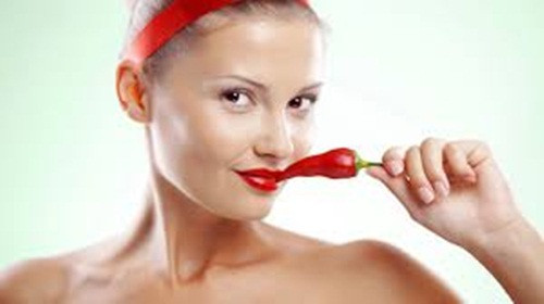 Ăn đồ chua cay, kiêng tinh bột. Đồ chua cay có tính nóng và đốt được nhiều calo trong cơ thể nhưng nếu bạn ăn quá nhiều sẽ gây niêm mạc dạ dày. Hơn nữa, ăn quá cay cũng sẽ ảnh hưởng trực tiếp đến men tiêu hóa của dạ dày gây đầy hơi, khó tiêu. Ảnh: Zingnews.