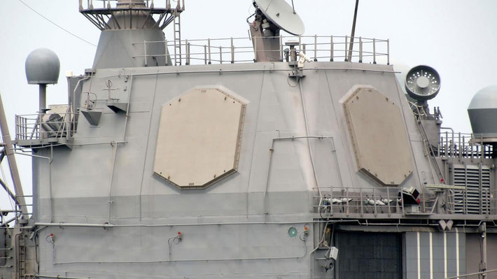 Các tàu khu trục USS Arleigh Burke và USS Carney được trang bị Hệ thống chiến đấu Aegis, có thể theo dõi và đánh chặn các loại tên lửa. Tàu còn được trang bị radar SPY-1D, góp phần hỗ trợ tên lửa SM-3 hoạt động hiệu quả trước các mối đe dọa từ trên không.