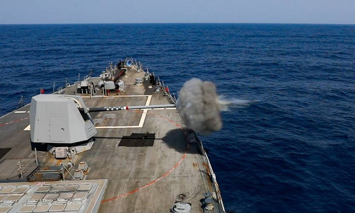 Kể từ khi xung đột Hamas - Israel bùng nổ vào tháng 10 năm ngoái, tàu chiến và máy bay Mỹ đã bắn hạ hàng chục tên lửa và ngăn chặn các cuộc tấn công bằng máy bay không người lái của lực lượng vũ trang Houthi trên Biển Đỏ. Ảnh: Navy Times.