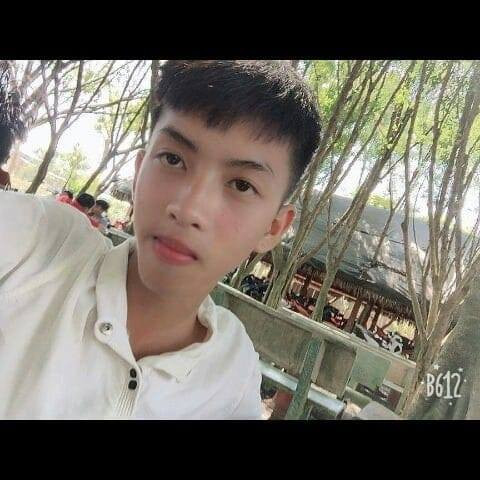 Ngày 8/1, Công an tỉnh Long An cho biết đang tạm giữ Nguyễn Thành Phát, 15 tuổi, ngụ phường 2, TP. Tân An, tỉnh Long An để làm rõ về hành vi “ Giết người”.
