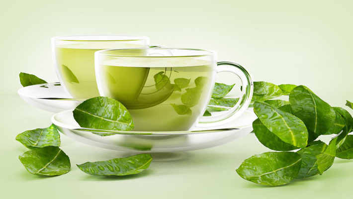 Lý do là chất caffeine có trong trà xanh sẽ kích thích đường ruột hoạt động mạnh, làm tăng số lần đi đại tiện cho người dùng. Ảnh: baotintuc.