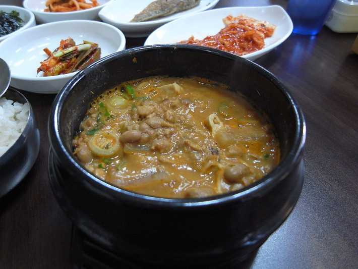 Vì vậy mà món canh Cheonggukjang khiến người ta ít nhiều liên tưởng tới tàu hủ thúi của Trung Quốc. Ảnh: flickr.