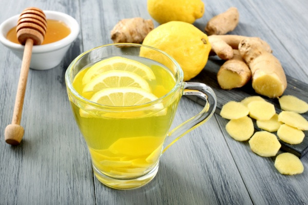 Trà chanh mật ong. Thành phần axit citric trong chanh cùng với lượng đường dễ hấp thu trong mật ong là lý do mà trà chanh mật ong được dùng nhiều để giảm cân.