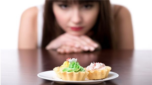 Tăng cảm giác thèm ăn. Các thành phần trong gừng có thể thúc đẩy quá trình chuyển hóa axit trong dạ dày. Do vậy, những người khó tiêu, kém ăn nên uống trà gừng để thúc đẩy tiêu hóa, tăng cường nhu động ruột, tạo cảm giác thèm ăn.
