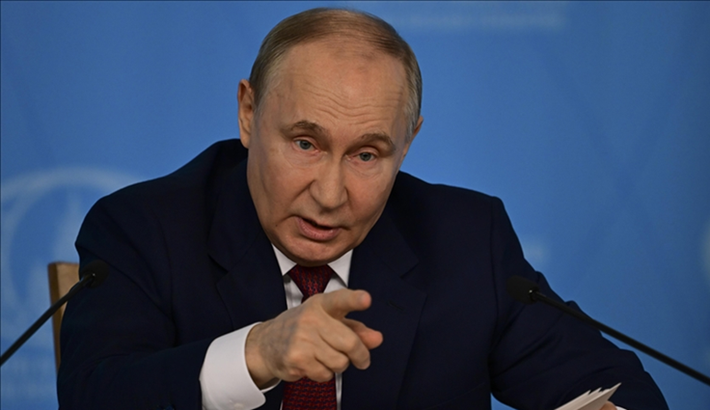 Theo báo cáo của tờ Forbes (Mỹ), Tổng thống Putin có thể chấp nhận bất kỳ thỏa thuận ngừng bắn nào cho phép ông kiểm soát 11% lãnh thổ Ukraine, nhưng ông kiên quyết không nhượng lại bất kỳ phần đất nào của Kursk, dù chỉ là một khu vực nhỏ. Ông đã ra lệnh cho Quân đội Nga phải đẩy lùi Quân đội Ukraine ra khỏi khu vực này trước tháng 2, thời gian đang rất cấp bách. Ảnh: Anadolu Agency.