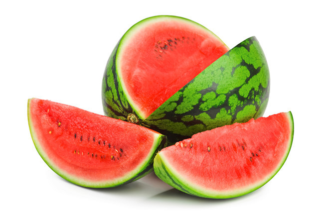 Dưa hấu giàu chất chống oxy hóa lycopene giúp bạn ngủ ngon trong khi lại chứa ít calories, rất thích hợp ăn vào buổi tối. Ảnh: blogspot.
