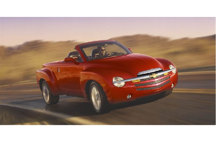 Chevrolet SSR Trong số tất cả mẫu xe hoài cổ đã ra đời trong đầu những năm 2000, Chevrolet SSR chắc chắn là mẫu xe lạ lùng nhất. Kết hợp một khung gầm V8 dẫn động bánh sau với một phần mui cứng biết gập, phong cách cổ, và một thùng xe nhỏ, nó là một chiếc xe hấp dẫn mà chỉ có thể tồn tại trong thế kỷ 21.
