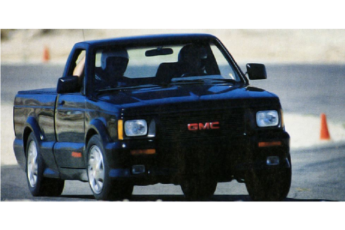 GMC Syclone GMC Syclone không phải là một chiếc bán tải tuyệt vời với phần thùng xe tí hon và sức kéo thấp, nhưng nhờ có một động cơ tăng áp V6, nó có tốc độ nhanh như Corvette. Dù chỉ được chế tạo một số lượng giới hạn, nhưng nó vẫn trở thành một biểu tượng kinh điển với lượng fan riêng.