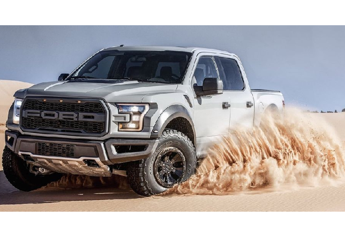 Ford F-150 Raptor Không phải nhà sản xuất xe nào cũng suy nghĩ cho khách hàng như Ford khi họ chào bán một mẫu xe off-road điên rồ như F-150 Raptor trong vai trò xe đại trà từ nhà máy. Thế hệ F-150 Raptor đầu tiên đã tạo được một cộng đồng fan cứng khá đông, và thế hệ thứ hai cũng không gây thất vọng.