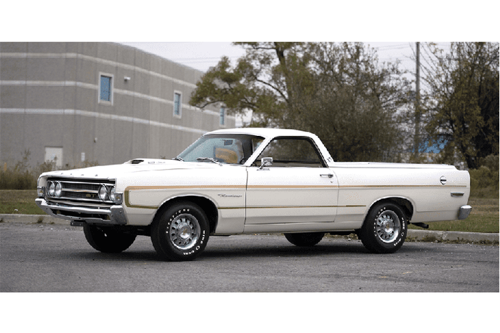 Ford Ranchero GT 428 Cobra Jet Ford đã chế tạo vài nghìn chiếc Ranchero GT, nhưng chỉ 11 chiếc có trang bị với một động cơ V8 Jet Cobra dung tích 7.0 lít mà thôi. Ai mà không yêu thích một chiếc bán tải phong cách mà biết đốt lốp như thế này cơ chứ?