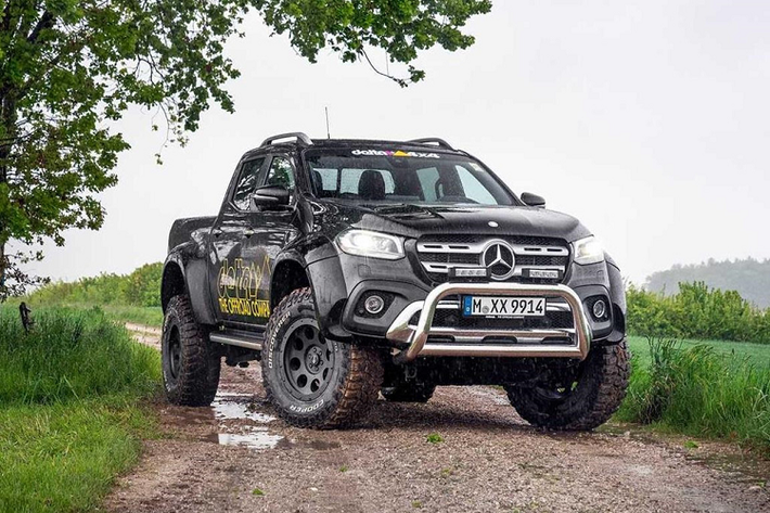 Với bản độ mới đầy tinh thần của những chiến binh off-road, nâng cấp quan trọng nhất của bán tải Mercedes-Benz X-Class mới chính là hệ thống treo mới giúp tăng đáng kể chiều cao thân xe, đảm bảo vượt qua các địa hình đất đá hiểm trở nhất.