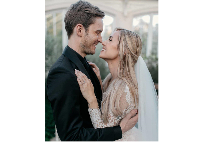 YouTuber nổi tiếng nhất thế giới - PewDiePie (Felix Kjellberg) bất ngờ đăng ảnh đám cưới lên Instagram ngày 23/8. Ảnh: Felix Kjellberg.