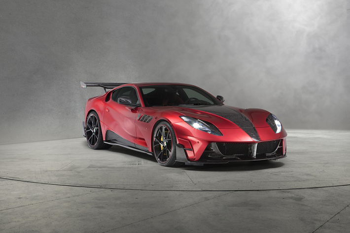Được giới thiệu tại triển lãm Geneve Motor Show năm nay, Mansory Ferrari 812 Superfast là một trong những mẫu xe gây ấn tượng nhất tại sự kiện này. Tên gọi "Stallone" cũng từng được Mansory đặt cho gói độ dành cho Ferrari F12 Berlinetta và 599 GTB.