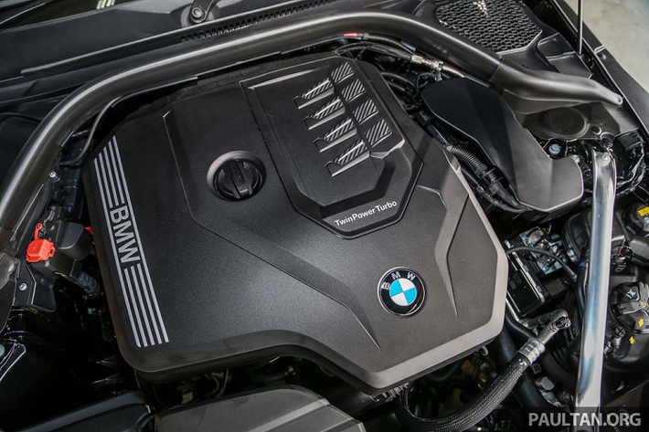 Mẫu xe thể thao BMW Z4 sDrive30i được trang bị động cơ tăng áp 4 xy-lanh, dung tích 2.0L sản sinh công suất 255 mã lực tại 5.000-6.000 vòng/phút và mô-men xoắn cực đại 400 Nm tại 1.550-4.400 vòng/phút. Xe có khả năng tăng tốc 0-100 km/h trong 5,4 giây và tốc độ tối đa 250 km/h. Đi kèm là hệ dẫn động cầu sau và hộp số tự động 8 cấp ZF.