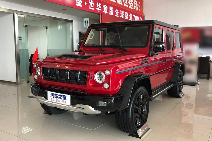 Nhân kỷ niệm Quốc khánh lần thứ 70 của Trung Quốc vào ngày 1/10 tới đây, hãng BAIC hay còn gọi là Beijing Auto đã tung ra phiên bản đặc biệt của một số mẫu xe nhái Mercedes-Benz G-Class. Ngoài BJ40, hãng BAIC còn giới thiệu cả phiên bản giới hạn số lượng của mẫu SUV BJ80 với tên gọi 70 Anniversary Edition.