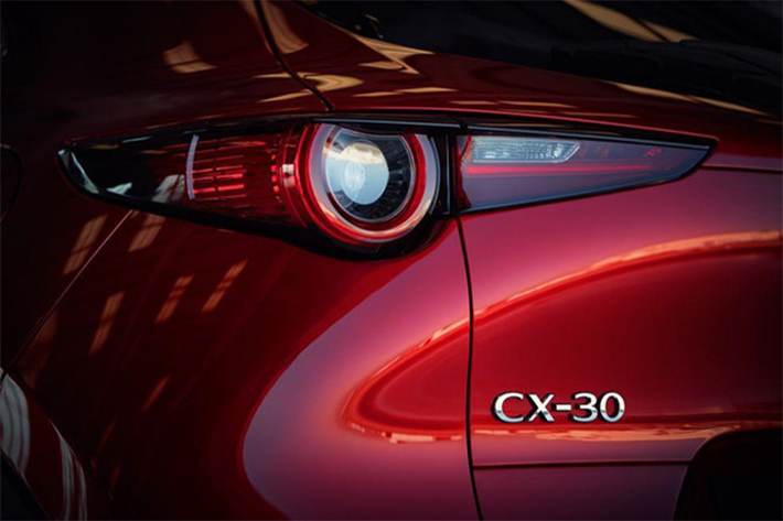 Động cơ SkyActiv-G 2.0L đi cùng hộp số tự động 6 cấp hoặc số sàn 6 cấp, dẫn động FWD, cho công suất 120 mã lực trên tất cả 5 phiên bản.
