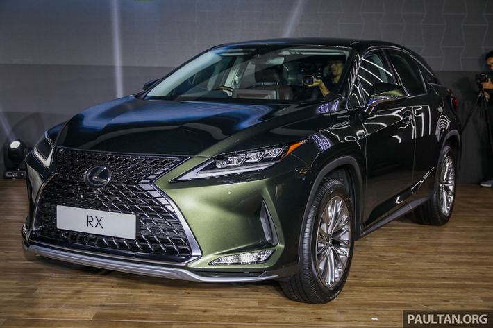 Ở phiên bản nâng cấp Lexus RX facelift 2020, hãng xe sang Nhật đã chinh tỉnh hệ thống treo cho nhằm nâng vận hành thoải mái cho xe. Các thanh ổn định (stabilizer bars) phía trước và phía sau được làm rỗng bên trong hơn nhằm cắt giảm trọng lượng, nhưng bù lại nó mang đường kính dày hơn. Giảm xóc cũng được cải tiến lại, giảm độ rung và tiếng ồn.