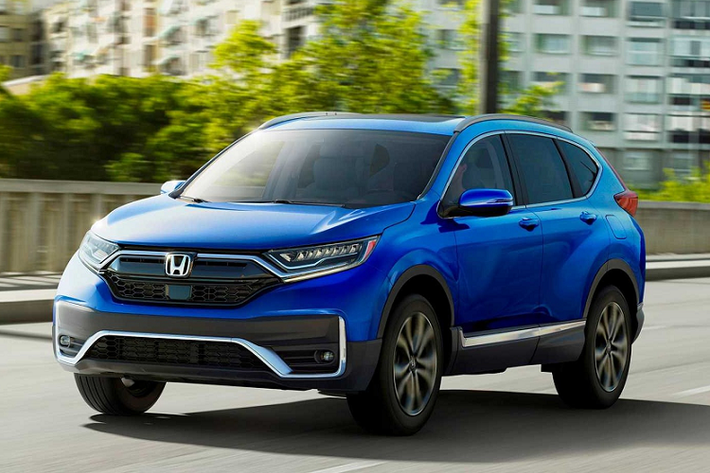 Ở phiên bản mới, Honda CR-V 2020 mới đã thay đổi khá nhiều về ngoại hình. Phần chrome đen với viền chrome sáng kết hợp ở lưới tản nhiệt và kéo dài qua cụm đèn pha tạo cảm giác mới mẻ. Cản trước của xe cũng thay đổi.