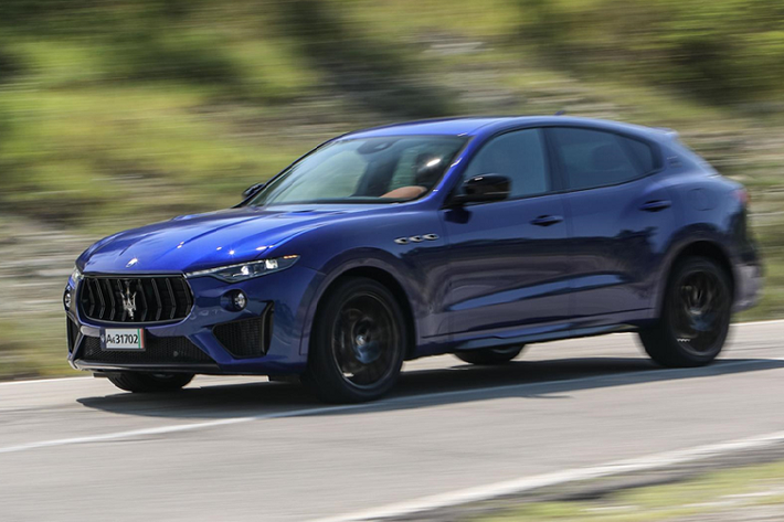 Về trang bị vận hành, hệ thống điều khiển phương tiện tích hợp của Maserati (Maserati Integrated Vehicle) giúp chiếc xe kiểm soát tốc độ, hoạt động của động cơ, hệ thống phanh để có thể tăng tối đa hiệu suất chiếc xe mà vẫn đảm bảo an toàn một cách chủ động. Độ nặng tay lái, phản ứng động cơ và hệ thống treo sẽ thay đổi tùy theo tốc độ xe và tùy chọn chế độ lái mà chủ xe lựa chọn.