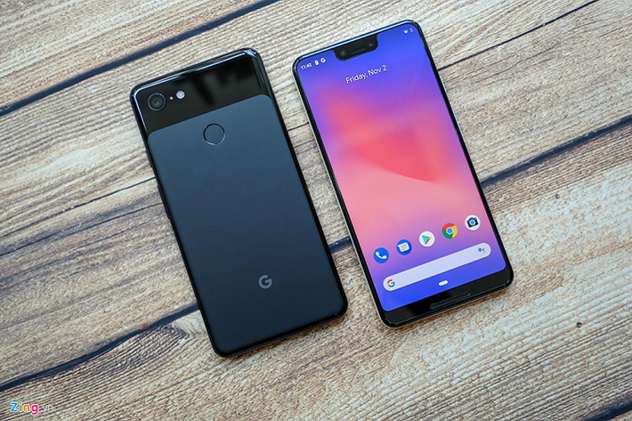 Google Pixel 3 XL (từ 899 USD) - Dù chỉ được trang bị một camera tuy nhiên chất lượng hình ảnh thu lại từ Pixel 3 XL tương đối tốt.Bên cạnh đó, với việc là "con đẻ" của Google, Pixel 3 XL luôn được hỗ trợ cập nhật phần mềm và sửa lỗi nhanh chóng. Điểm trừ trên mẫu máy này nằm ở thiết kế màn hình với phần khuyết đỉnh to, thô.