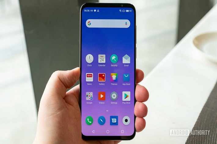 Meizu 16s (từ 476 USD) - Model này có thiết kế tối giản, đạt 91.53% diện tích hiển thị mặt trước. Cụm camera của máy hỗ trợ tính năng Dual Super Night Scene, cho phép chụp liên tục 17 ảnh và ghép lại với nhau để cải thiện chất lượng hình trong điều kiện ánh sáng yếu. Điểm hạn chế trên thiết bị này là máy đã bị loại bỏ giắc cắm tai nghe.