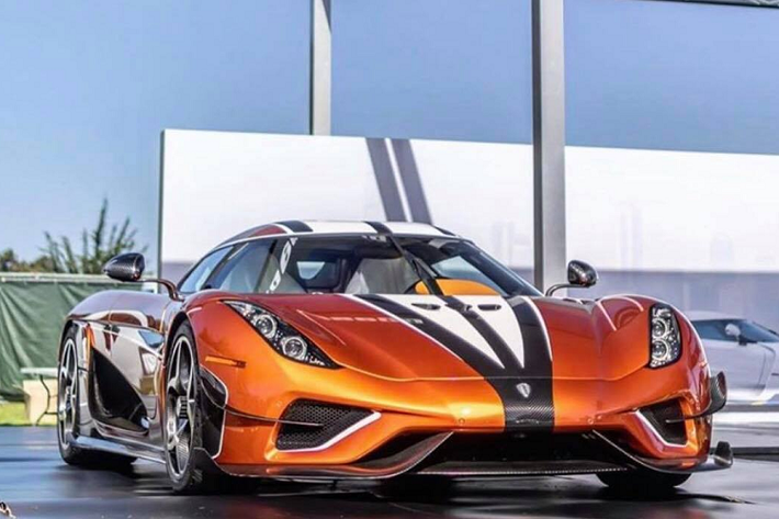 Được bàn giao tới chủ nhân trong sự kiện thuộc khuôn khổ tuần lễ Moneterey Car Week, đây là một trong 80 chiếc siêu xe Koenigsegg Regera được bán ra trên toàn thế giới.