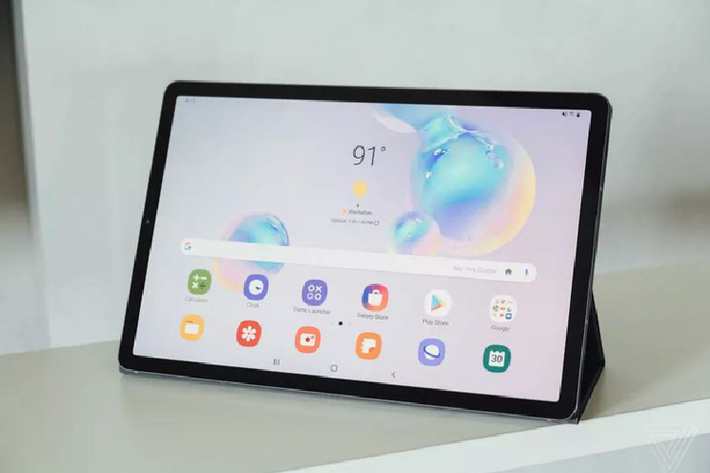 Đúng như teaser được đăng không lâu, Samsung đã chính thức công bố chiếc máy tính bảng mới nhất của mang tên Galaxy Tab S6 mới. Đây là chiếc máy tính bảng cao cấp nhất của hãng, được thiết kế, thêm những tính năng để đối đầu với sản phẩm iPad Pro của Apple.