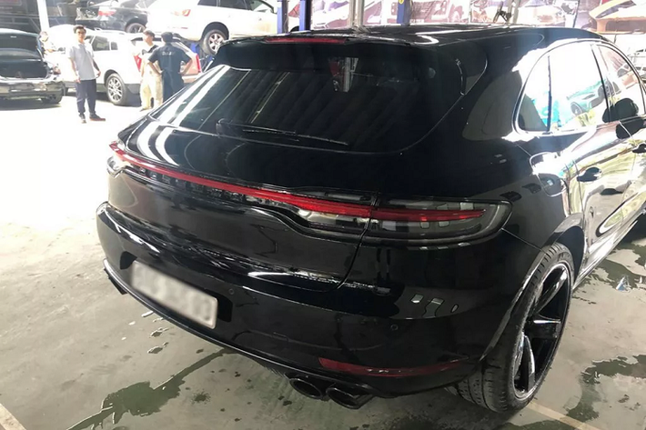 Sức mạnh được truyền xuống bánh (AWD) thông qua hộp số 7 cấp ly hợp kép (PDK) và hệ thống kiểm soát lực kéo (PTM). Nhờ đó, Macan GTS có khả năng tăng tốc từ 0 – 100km/h trong 5,2 giây và rút ngắn còn 5 giây với gói tùy chọn Sport Chrono trước khi đạt tốc độ tối đa 256 km/h.