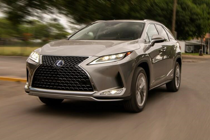 Ngoài nâng cấp thiết kế ngoại thất, hệ thống treo và trang bị an toàn, Lexus RX 350 2020 mới còn cải tiến hệ thống thông tin giải trí. Giá khởi điểm cũng vì thế tăng lên 44,15 USD (khoảng 1,02 tỷ đồng) tại thị trường Mỹ.