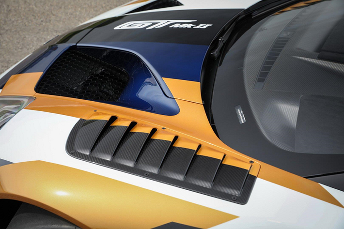 So với bản thường, Ford GT Mk II có một số khác biệt về ngoại hình bao gồm việc bổ sung các cánh gió nhỏ ở phía trước, cánh gió sau thiết kế dạng kép, bộ khuếch tán và cản trước/sau được làm mới. Gầm xe được hạ thấp để tăng khả năng bám đường.