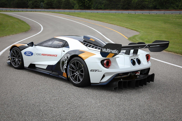 Mẫu xe Ford GT Mk II được phát triển bởi bộ phận hiệu suất cao Ford Performance và đối tác kỹ thuật Multimatic. Xe sở hữu động cơ tăng áp kép EcoBoost V6 3.5L đã được hiệu chỉnh để cho ra công suất tối đa 700 mã lực (tăng 53 mã lực). Hộp số 7 cấp ly hợp kép Powershift cũng được điều chỉnh lại để phát huy tối đa sức mạnh của xe trên đường đua.